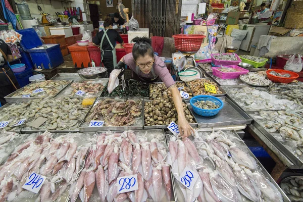 タイのホアヒンの町のChatsila市場の食品や魚市場 ホアヒン 2019年11月 — ストック写真