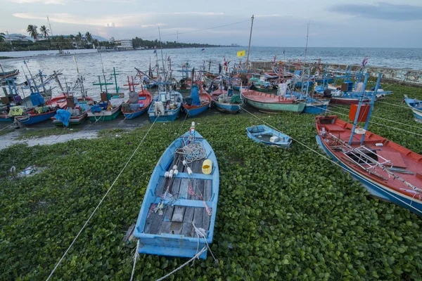 タイのPrachuap Khiri Khan省のホアヒン旧市街の港の漁船 ホアヒン 2019年11月 — ストック写真