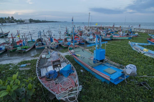 タイのPrachuap Khiri Khan省のホアヒン旧市街の港の漁船 ホアヒン 2019年11月 — ストック写真