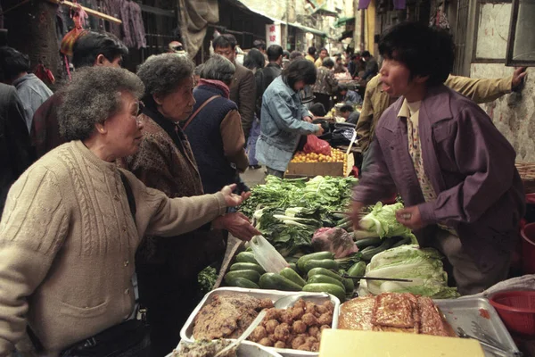 中国广东省广州市的蔬菜市场位于东亚的中国 中国广州 2000年4月 — 图库照片
