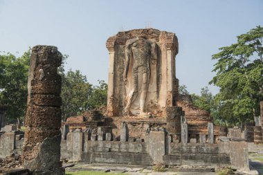 Tayland 'ın Provinz Sukhothai kentindeki Sukhothai' deki tarihi parktaki Wat Chetupon. Tayland, Sukhothai, Kasım 2019