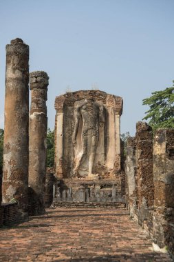 Tayland 'ın Provinz Sukhothai kentindeki Sukhothai' deki tarihi parktaki Wat Chetupon. Tayland, Sukhothai, Kasım 2019
