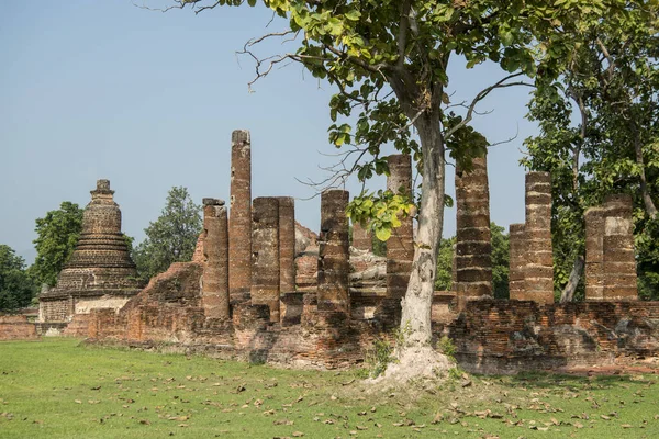 Wat Chedi Si Hong Tayland 'ın Provinz Sukhothai şehrindeki Sukhothai' deki tarihi parkta. Tayland, Sukhothai, Kasım 2019