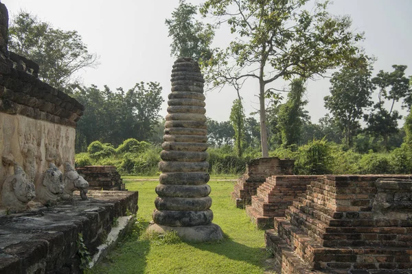 Wat Chedi Si Hong Tayland 'ın Provinz Sukhothai şehrindeki Sukhothai' deki tarihi parkta. Tayland, Sukhothai, Kasım 2019