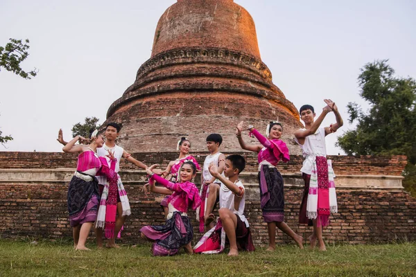 Tradicional Povo Tailandês Dresst Loy Krathong Festival Frente Mahathat Wat — Fotografia de Stock