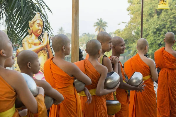 Una Cerimonia Monaca Buddhista Loy Krathong Festival Nel Parco Storico — Foto Stock