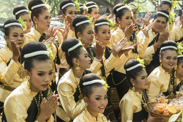 Traditionnel Dresst Thai Personnes Festival Loy Krathong Dans Parc Historique — Photo