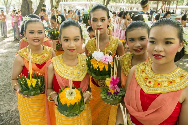 Традиционная Одежда Тайцев Loy Krathong Festival Историческом Парке Сукхотай Провинции — стоковое фото