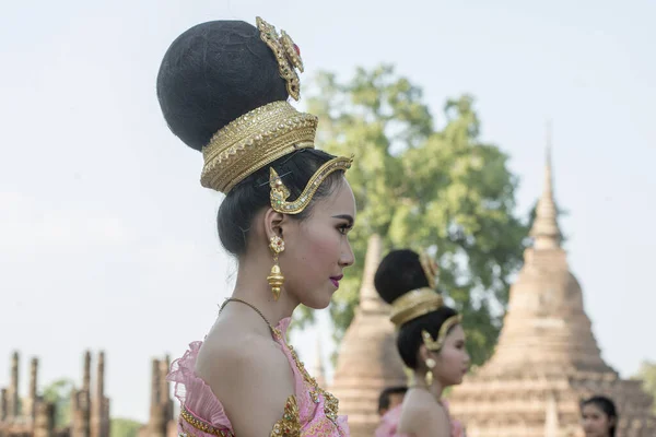 Traditionella Dresst Thai Människor Loy Krathong Festival Framför Wat Mahathat — Stockfoto