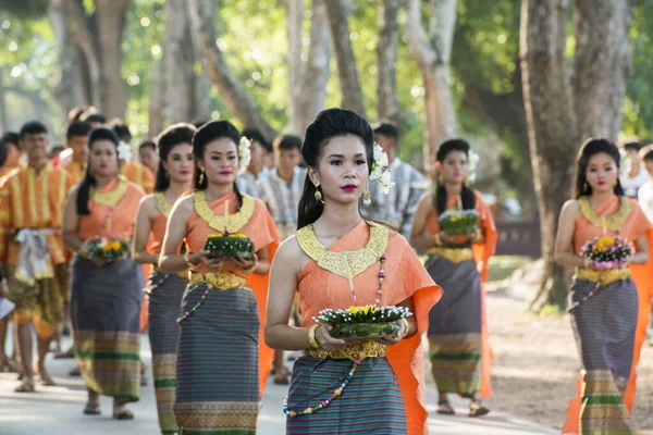 Traditionnel Dresst Thai Personnes Festival Loy Krathong Dans Parc Historique — Photo