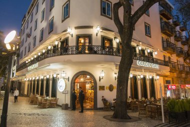 Portekiz 'in Madeira Adası' ndaki Funchal şehrinin merkezindeki avenida Arriaga 'daki Cafe Golden Gate' de. Portekiz, Madeira, Nisan 2018
