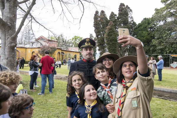 Dos Actores Aficionados Actuando Emperador Austria Carlos Carlos Quinta Jardins — Foto de Stock