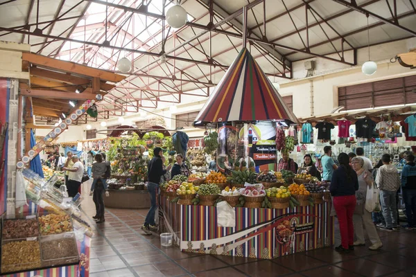 位于葡萄牙马德拉岛Funchal市中心的Mercado Dos Lavradores热带水果 葡萄牙 马德拉 2018年4月 — 图库照片