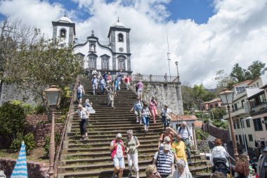 Portekiz 'in Madeira Adası' ndaki Funchal 'ın kuzeyinde Monte' deki Nossa Senhora do Monte Kilisesi. Portekiz, Madeira, Nisan 2018