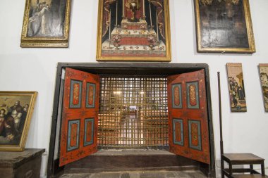 Portekiz 'in Madeira Adası' ndaki Funchal şehrindeki Manastır ve Santa Clara Kongresi 'nin içinde. Portekiz, Madeira, Nisan 2018