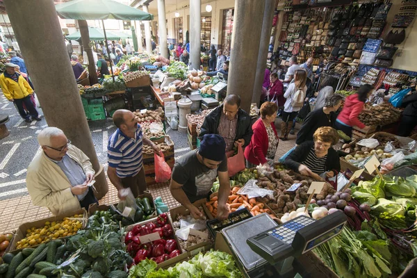 ポルトガルのマデイラ島にあるフンシャルの街の中心部にあるMercado Dos Lavradoresの野菜 ポルトガル マデイラ 2018年4月 — ストック写真