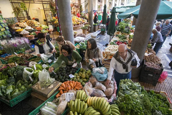 位于葡萄牙马德拉岛Funchal市中心的Mercado Dos Lavradores的蔬菜 葡萄牙 马德拉 2018年4月 — 图库照片