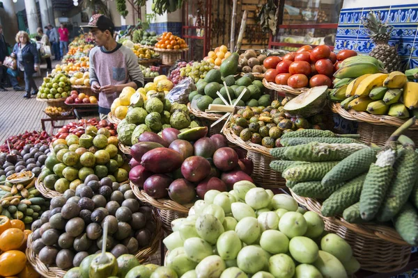 Owoce Tropikalne Mercado Dos Lavradores Centrum Funchal Maderze Portugalii Portugalia — Zdjęcie stockowe