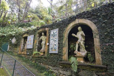 Portekiz 'in Madeira Adası' ndaki Funchal şehir merkezindeki Jardim Tropikal Bahçesi 'nde sanat ve kültür. Portekiz, Madeira, Nisan 2018