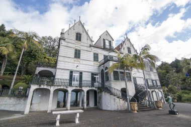 Portekiz 'in Madeira Adası' ndaki şehir merkezi Funchal 'daki Jardim Tropikal Bahçesi' ndeki Monte Palace Oteli. Portekiz, Madeira, Nisan 2018