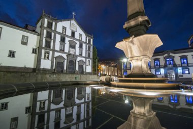 Portekiz 'in Madeira Adası' ndaki Funchal şehrindeki parca da Municipio. Portekiz, Madeira, Nisan 2018
