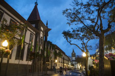Portekiz 'in Madeira Adası' ndaki Funchal şehrindeki avenida Arriaga. Portekiz, Madeira, Nisan 2018