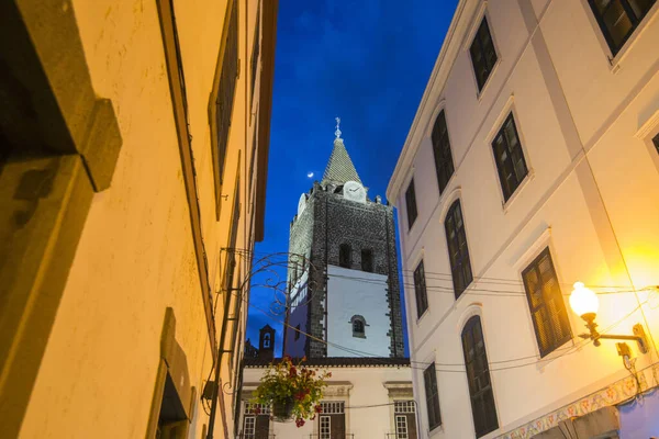 ポルトガルのマデイラ島にあるフンシャルの街の中心部にあるSe大聖堂 ポルトガル マデイラ 2018年4月 — ストック写真