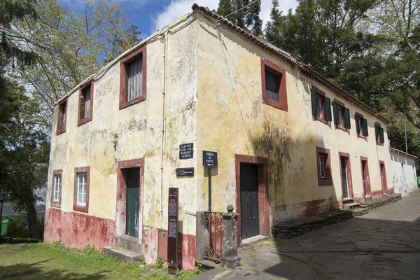 教会の古いゲストハウスノッサSenhoraポルトガルのマデイラ島のフンシャル市内中心部の北のモンテでモンテを行います ポルトガル マデイラ 2018年4月 — ストック写真
