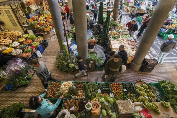 ポルトガルのマデイラ島にあるフンシャルの街の中心部にあるMercado Dos Lavradoresの野菜 ポルトガル マデイラ 2018年4月 — ストック写真