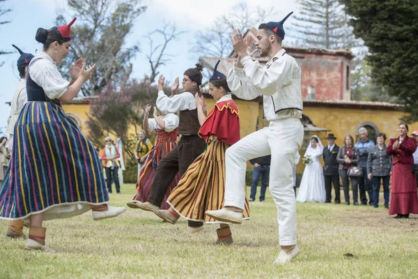 Άνθρωποι Παραδοσιακό Φόρεμα Μπροστά Από Quinta Jardins Κάνουν Imperador Για — Φωτογραφία Αρχείου