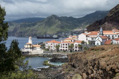 Portekiz 'in Madeira Adası' ndaki Madeira adasının doğu kıyısındaki Canical kasabası yakınlarındaki Quinta do Lorde Oteli. Portekiz, Madeira, Nisan 2018