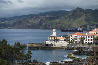 Portekiz 'in Madeira Adası' ndaki Madeira adasının doğu kıyısındaki Canical kasabası yakınlarındaki Quinta do Lorde Oteli. Portekiz, Madeira, Nisan 2018