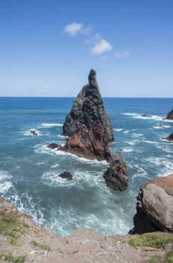 Portekiz 'in Madeira Adası' nda, doğu Madeira kıyısındaki Canical kasabası yakınlarındaki Ponta de Sao lourenco 'nun manzarası. Portekiz, Madeira, Nisan 2018