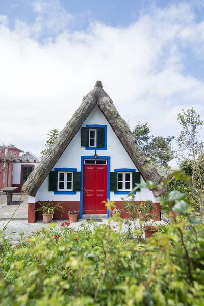 Традиционный Дом Сантаны Casas Colmo Городе Сантана Севере Острова Мадейра — стоковое фото