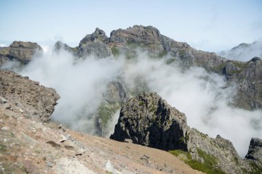 Portekiz 'in Madeira Adası' ndaki Madeira Ulusal Parkı 'nın Peyzaj ve Dağları. Portekiz, Madeira, Nisan 2018