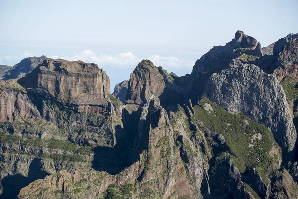 ポルトガルのマデイラ島の中央マデイラ国立公園の風景と山 ポルトガル マデイラ 2018年4月 — ストック写真