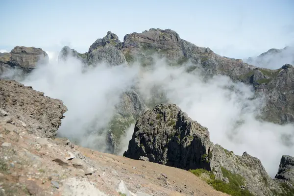 Portekiz 'in Madeira Adası' ndaki Madeira Ulusal Parkı 'nın Peyzaj ve Dağları. Portekiz, Madeira, Nisan 2018