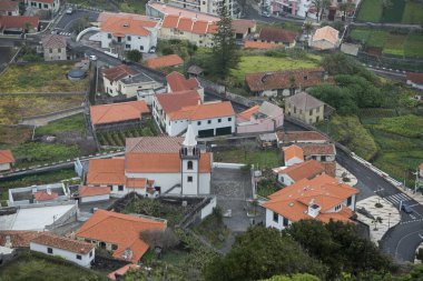 Portekiz 'in Atlantik Okyanusu' ndaki Madeira Adası 'ndaki Porto Moniz kasabası. Madeira, Porto Moniz, Nisan 2018