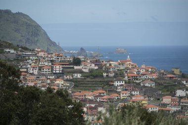 Portekiz 'in Atlantik Okyanusu' ndaki Madeira Adası 'ndaki Seixal köyü. Madeira, Porto Moniz, Nisan 2018