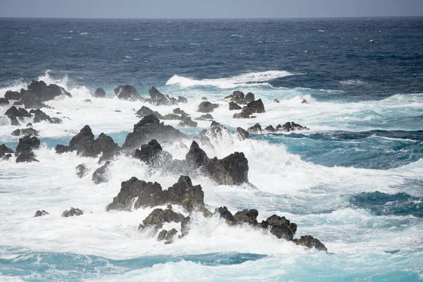 Olas Viento Costa Ciudad Porto Moniz Isla Madeira Océano Atlántico — Foto de Stock