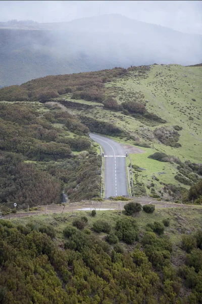 ポルトガル大西洋のマデイラ島のリベイラ ジャネラ高地の山岳道路 マデイラ ポルト モニス 2018年4月 — ストック写真