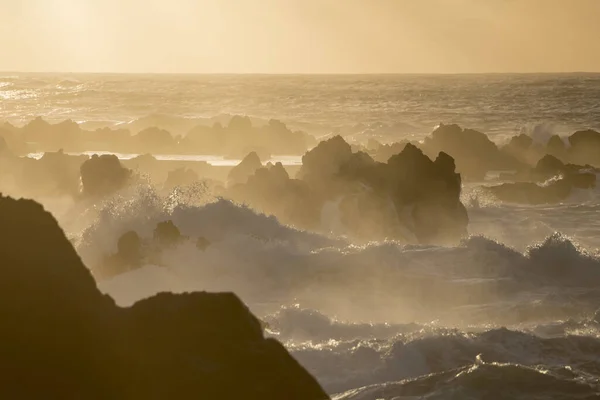 Vlny Vítr Západu Slunce Pobřeží Městě Porto Moniz Ostrově Madeira — Stock fotografie