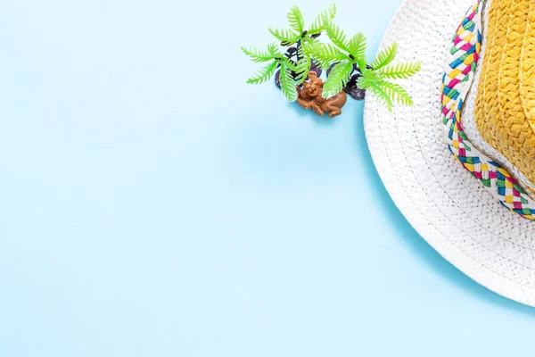 Straw Hat Toy Palm Trees Pastel Blue Background Summer Concept — Stock Photo, Image