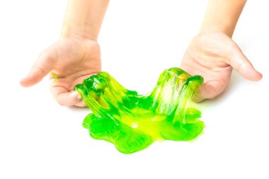 Oyuncak 'ın adı Slime. Beyaz arka planda çocuk sümüğü. Seçici odak.