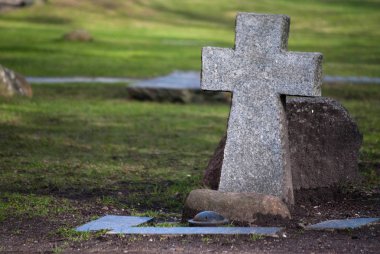 Taş onur yatakta çapraz