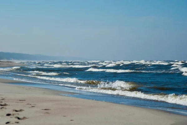 Blaue Wellen auf der Ostsee — Stockfoto