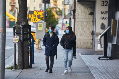 LOS ANGELES, CA / USA - 26 Mart 2020: COVID-19 Coronavirüs Pandemic Downtown Los Angeles sırasında Los Angeles şehir merkezi.