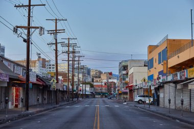 LOS ANGELES, CA / USA - 26 Mart 2020: COVID-19 Coronavirüs Pandemic Downtown Los Angeles sırasında Los Angeles şehir merkezi.