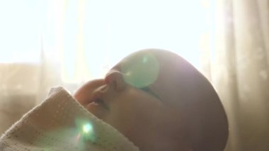 Evinde Sevimli Bir Bebeği Beşiğinin Yakın Çekim Portresi.