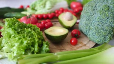 Organik Çiğ Sebzeler Masada.